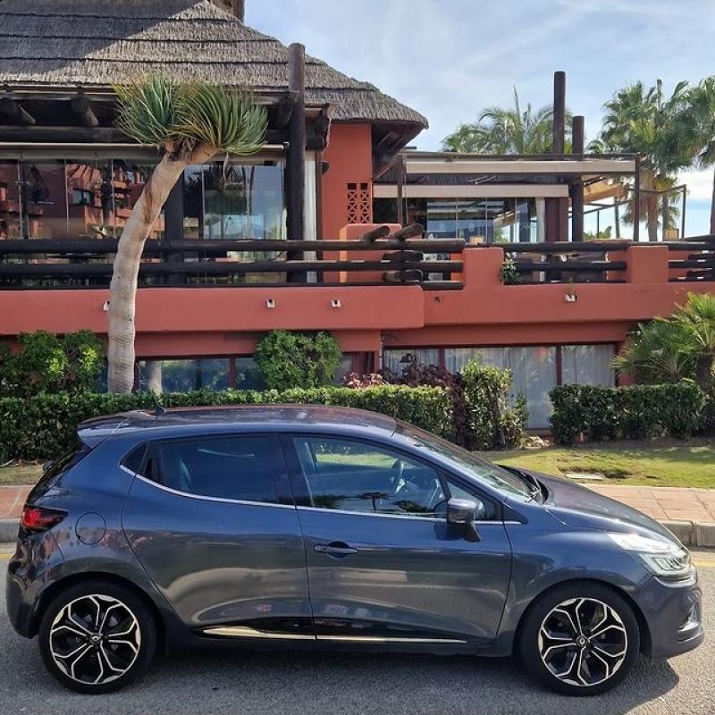 Rent Renault Clio in Marbella